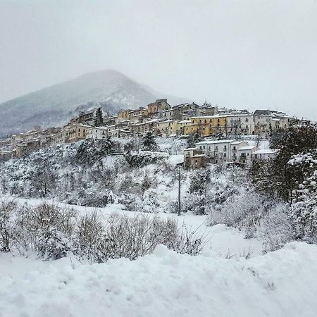 Casa Ai Piedi Della Riserva Naturale Villa Pettorano sul Gizio Esterno foto