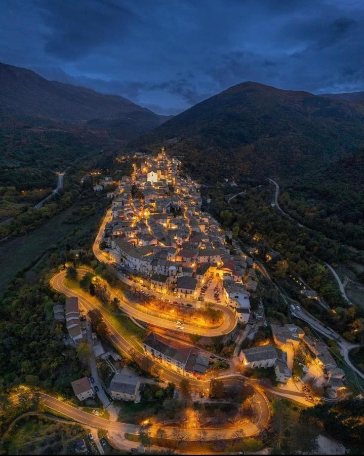 Casa Ai Piedi Della Riserva Naturale Villa Pettorano sul Gizio Esterno foto