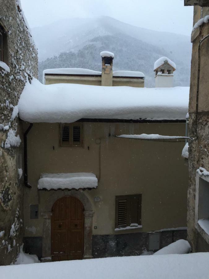 Casa Ai Piedi Della Riserva Naturale Villa Pettorano sul Gizio Esterno foto