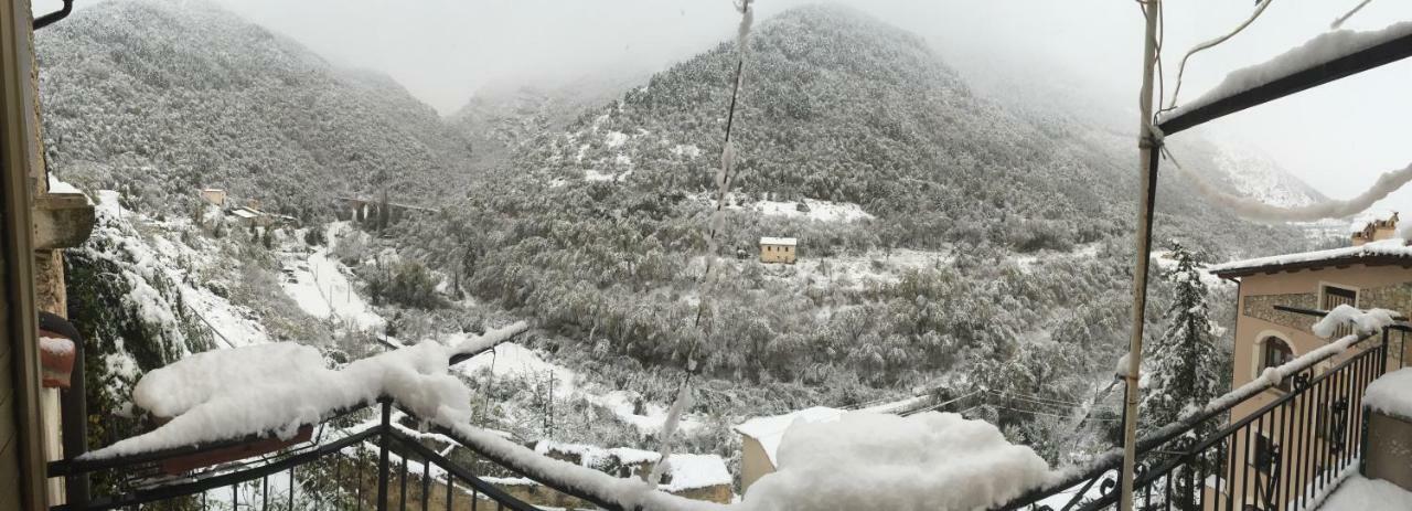 Casa Ai Piedi Della Riserva Naturale Villa Pettorano sul Gizio Esterno foto