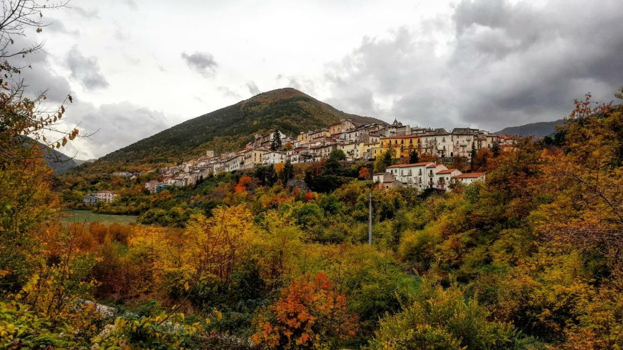 Casa Ai Piedi Della Riserva Naturale Villa Pettorano sul Gizio Esterno foto